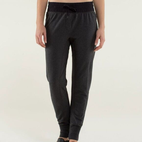 lululemon athletica gray and Black Happy Yin Year‎ Sweatpants Size 4 - Picture 1 of 7